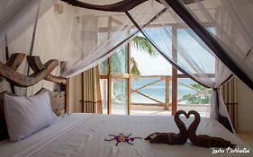 Moonshine Uroa Boutique Hotel
